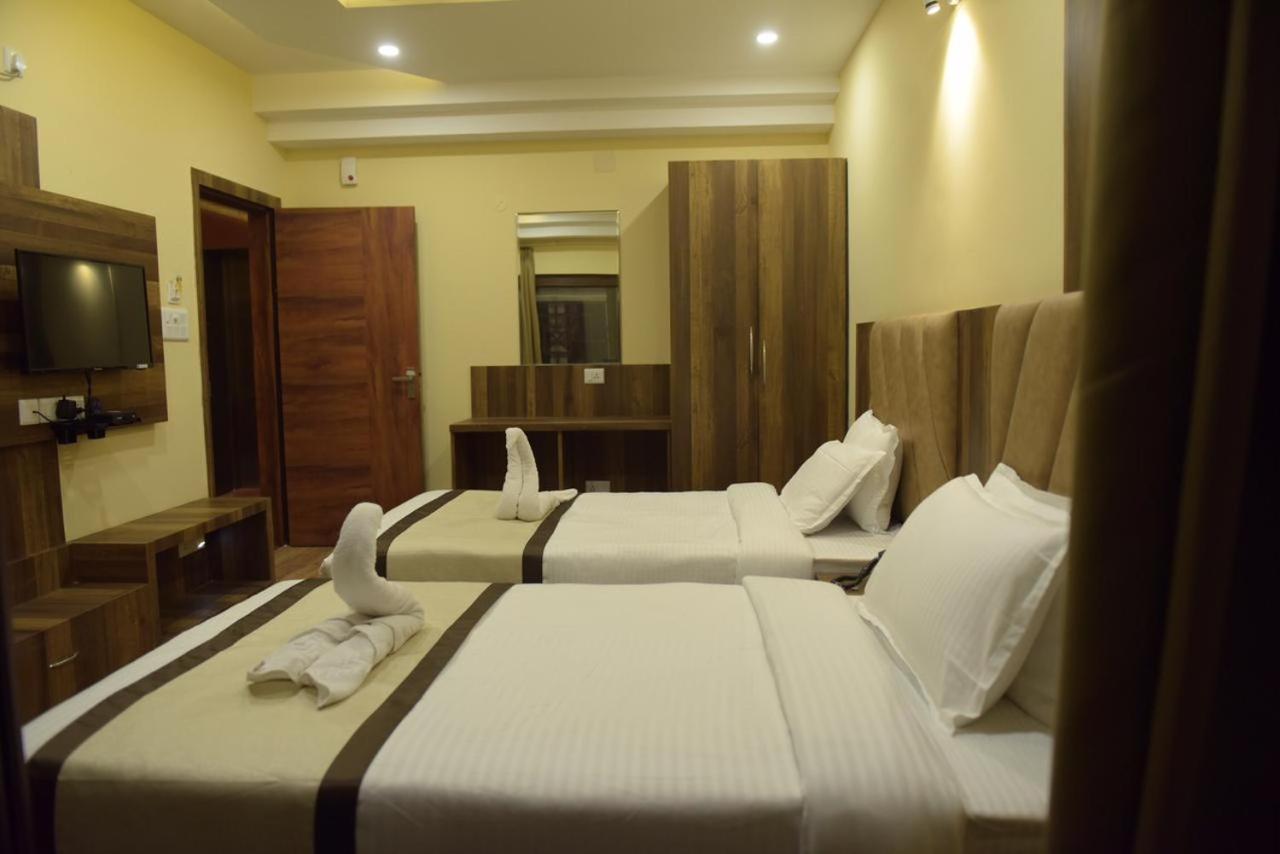 Hotel Royal City Siliguri Esterno foto
