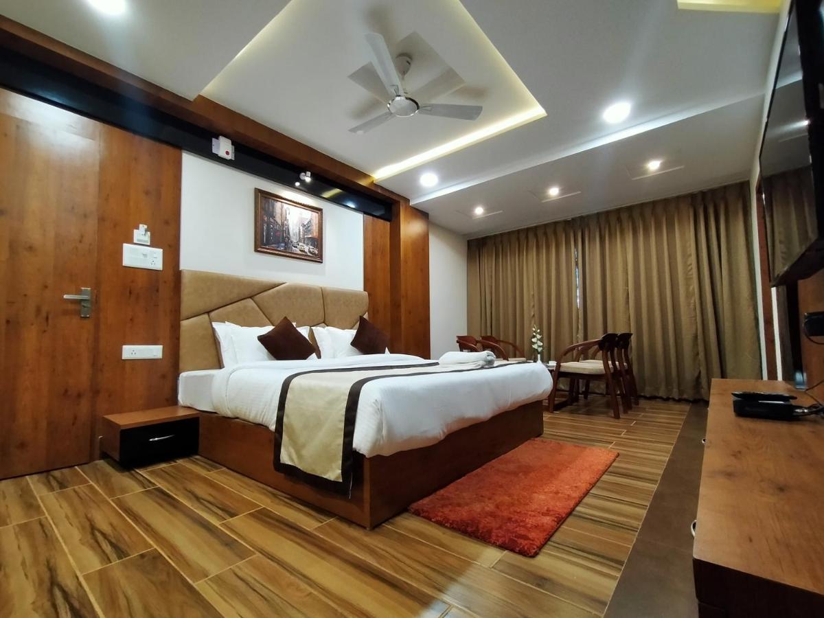 Hotel Royal City Siliguri Esterno foto