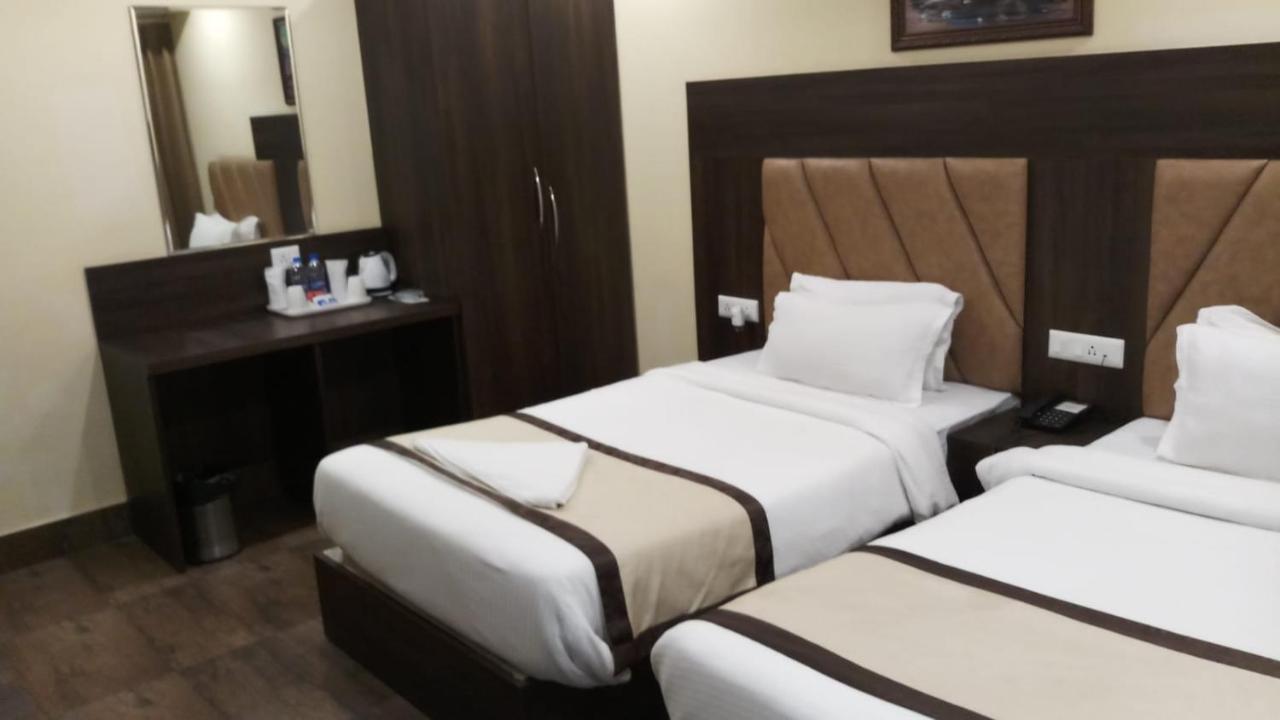 Hotel Royal City Siliguri Esterno foto