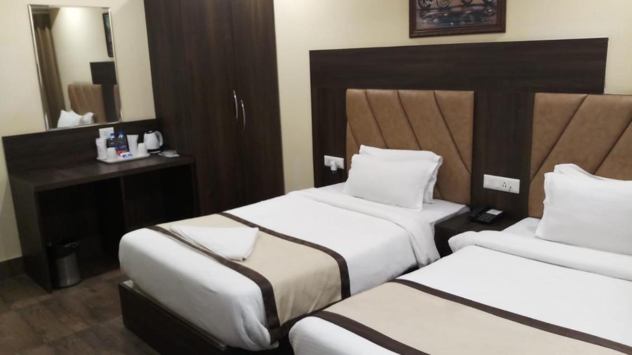 Hotel Royal City Siliguri Esterno foto