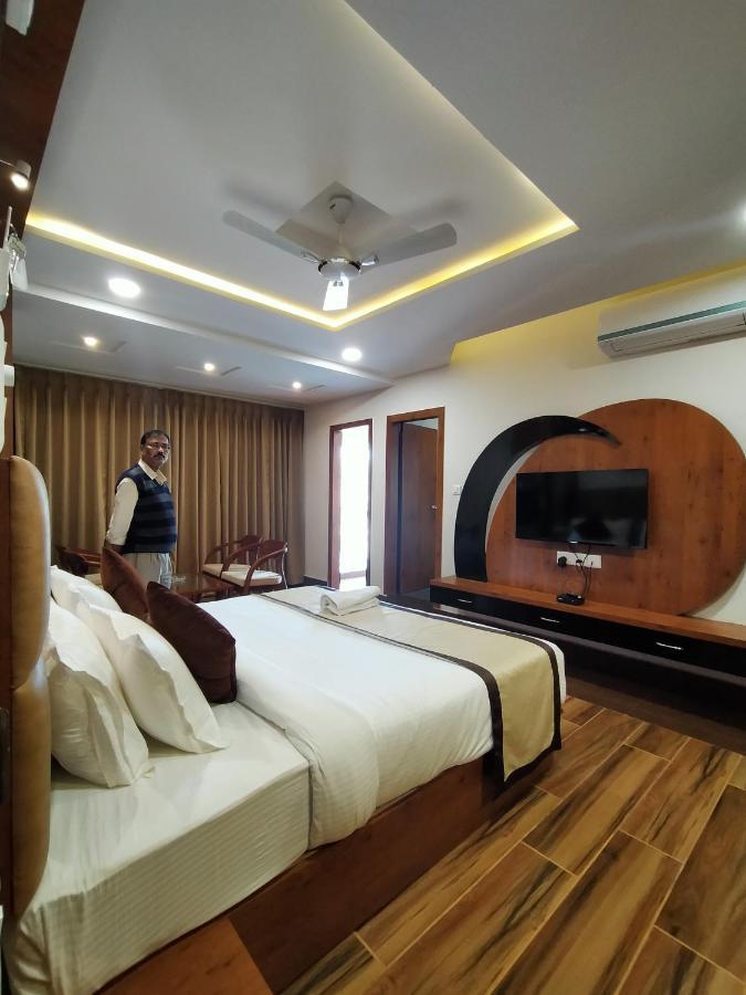 Hotel Royal City Siliguri Esterno foto
