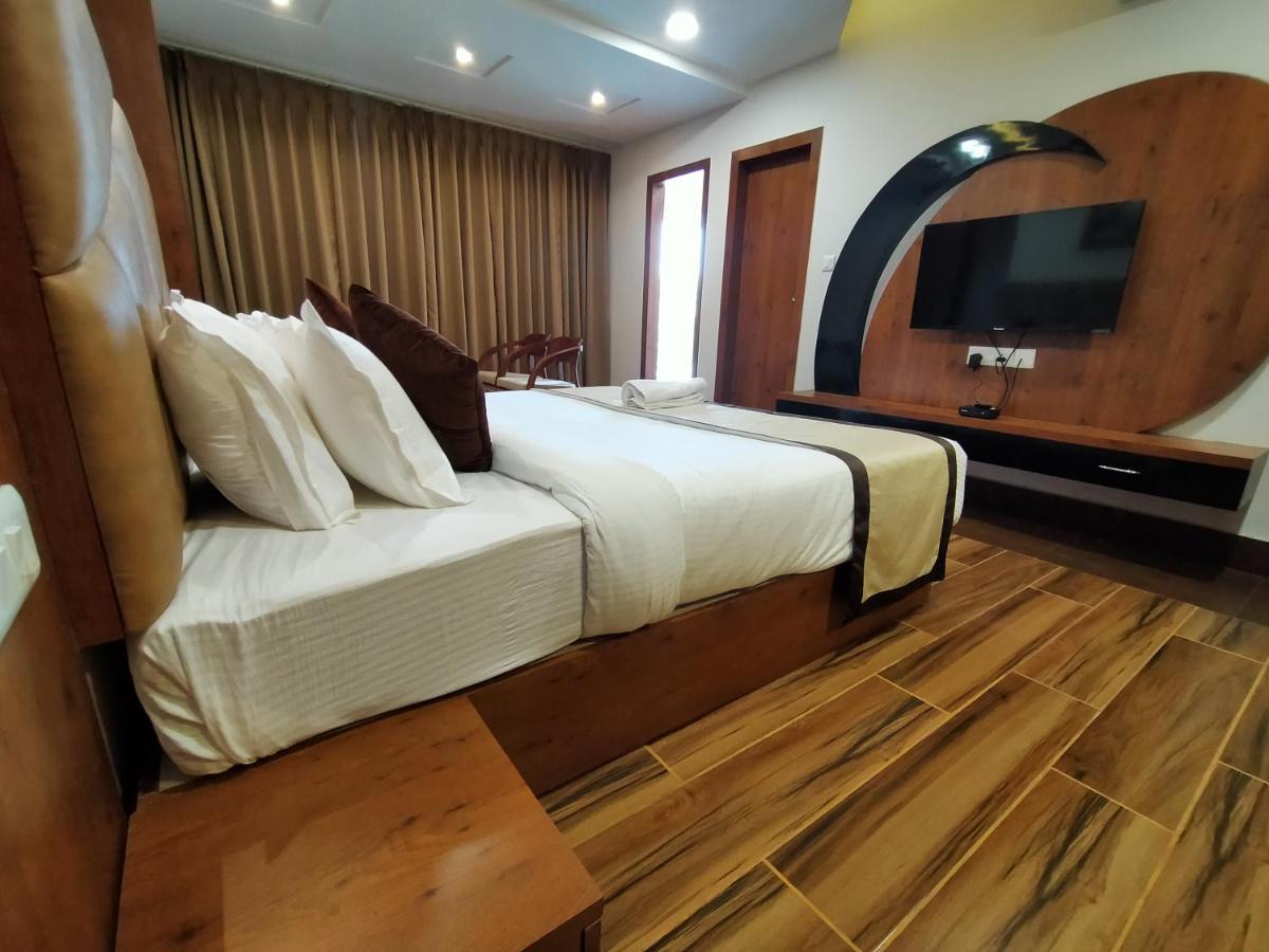 Hotel Royal City Siliguri Esterno foto