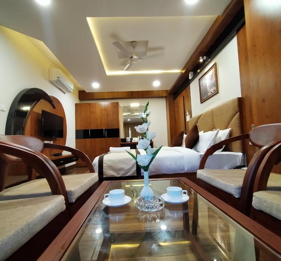 Hotel Royal City Siliguri Esterno foto