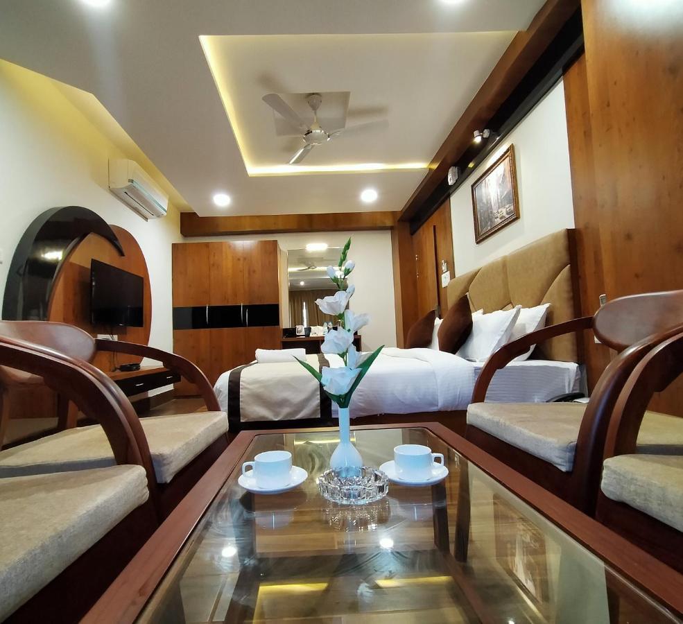 Hotel Royal City Siliguri Esterno foto