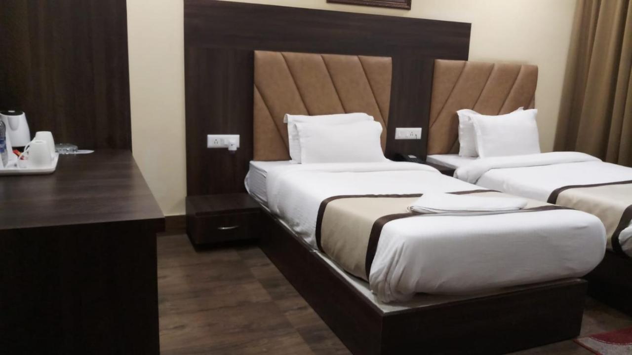 Hotel Royal City Siliguri Esterno foto