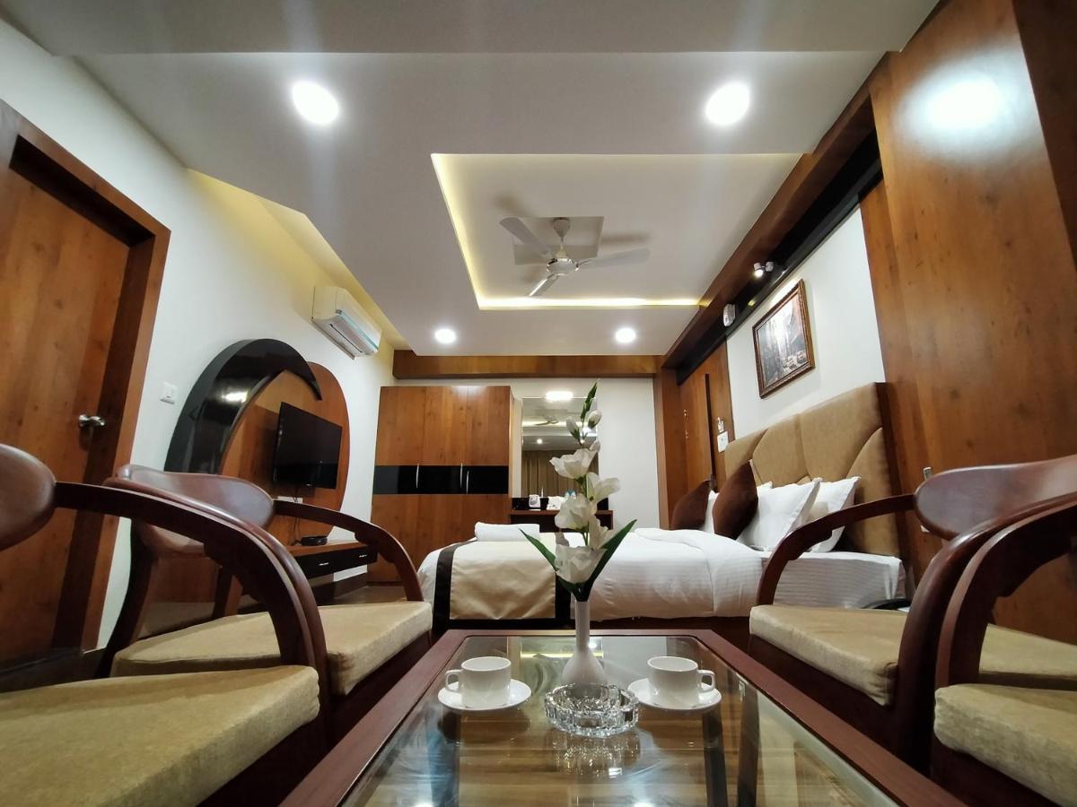 Hotel Royal City Siliguri Esterno foto